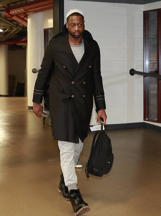 与西北侧以 与西北侧以